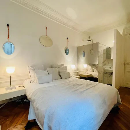 Comme Maison A Deux Pas De L'arc De Triomphe * Paryż