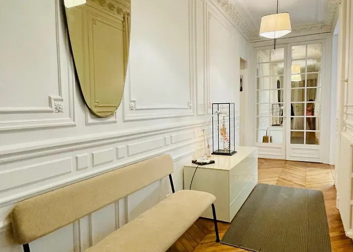 Comme Maison A Deux Pas De L'arc De Triomphe Apartment