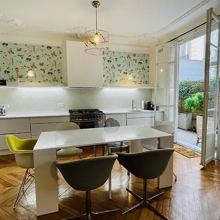 Comme Maison à Deux Pas De L'arc De Triomphe