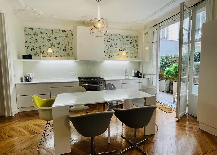 Comme Maison à Deux Pas De L'arc De Triomphe